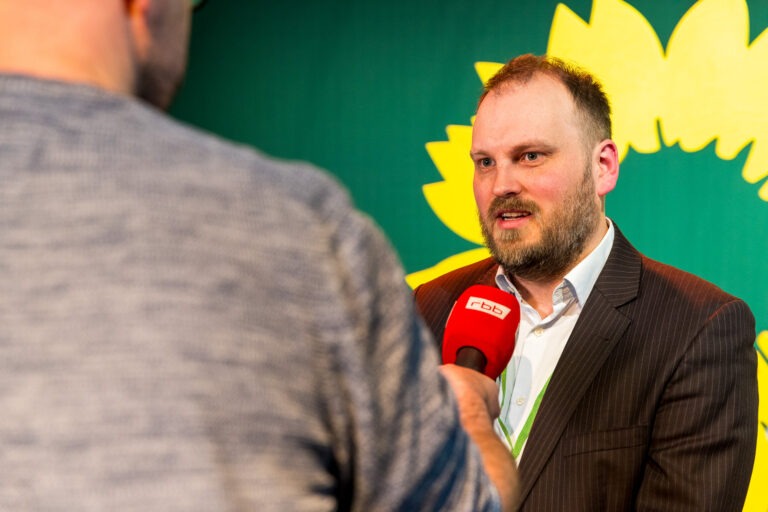 „Politisch motiviert und wirtschaftlich schädlich“: Bündnisgrüne zu Dobrindts Grenzkontrollen-Verlängerung